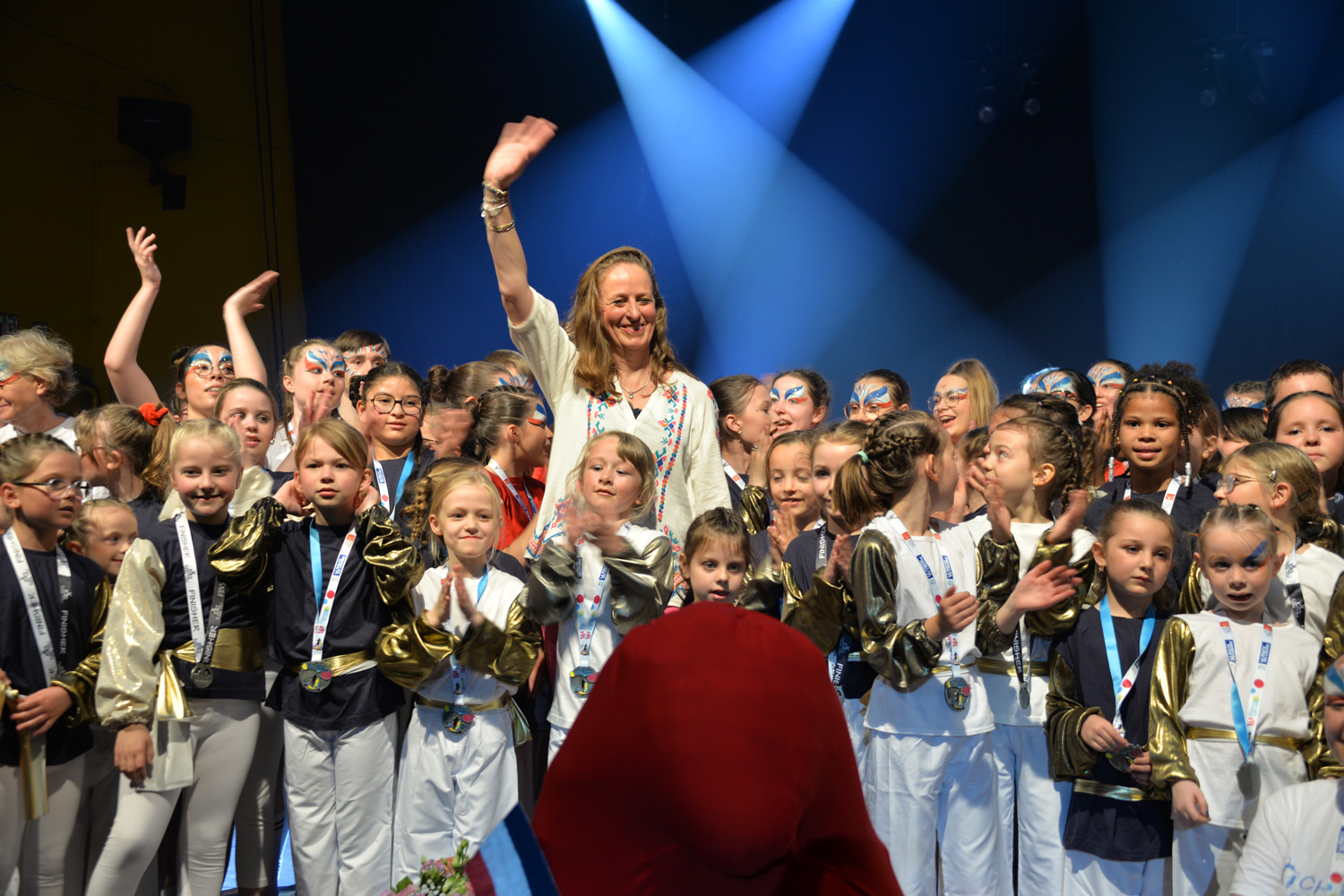 photo-groupe-chore-dance-anne-sophie-bouquillon-spectacle-2024